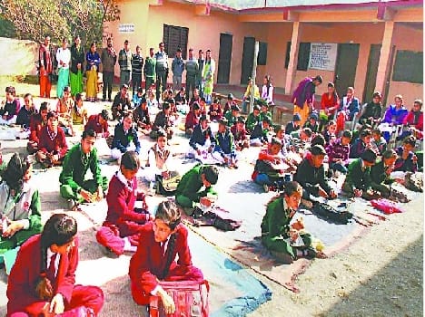 Public school students painting competition